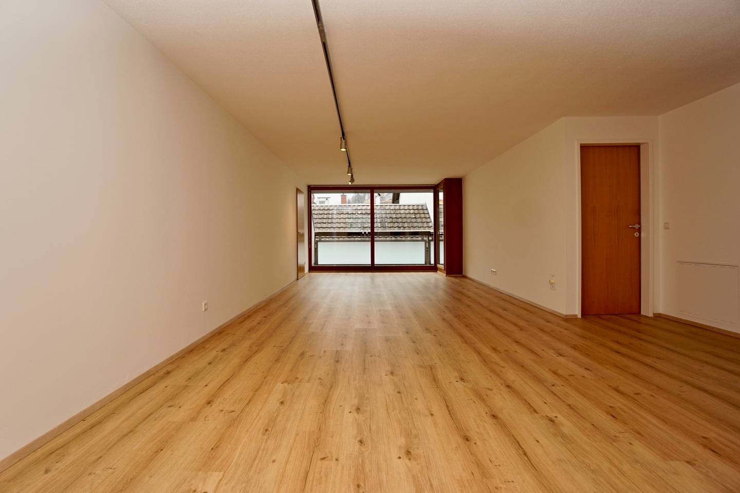 Bright generous apartment with balcony and underground parking