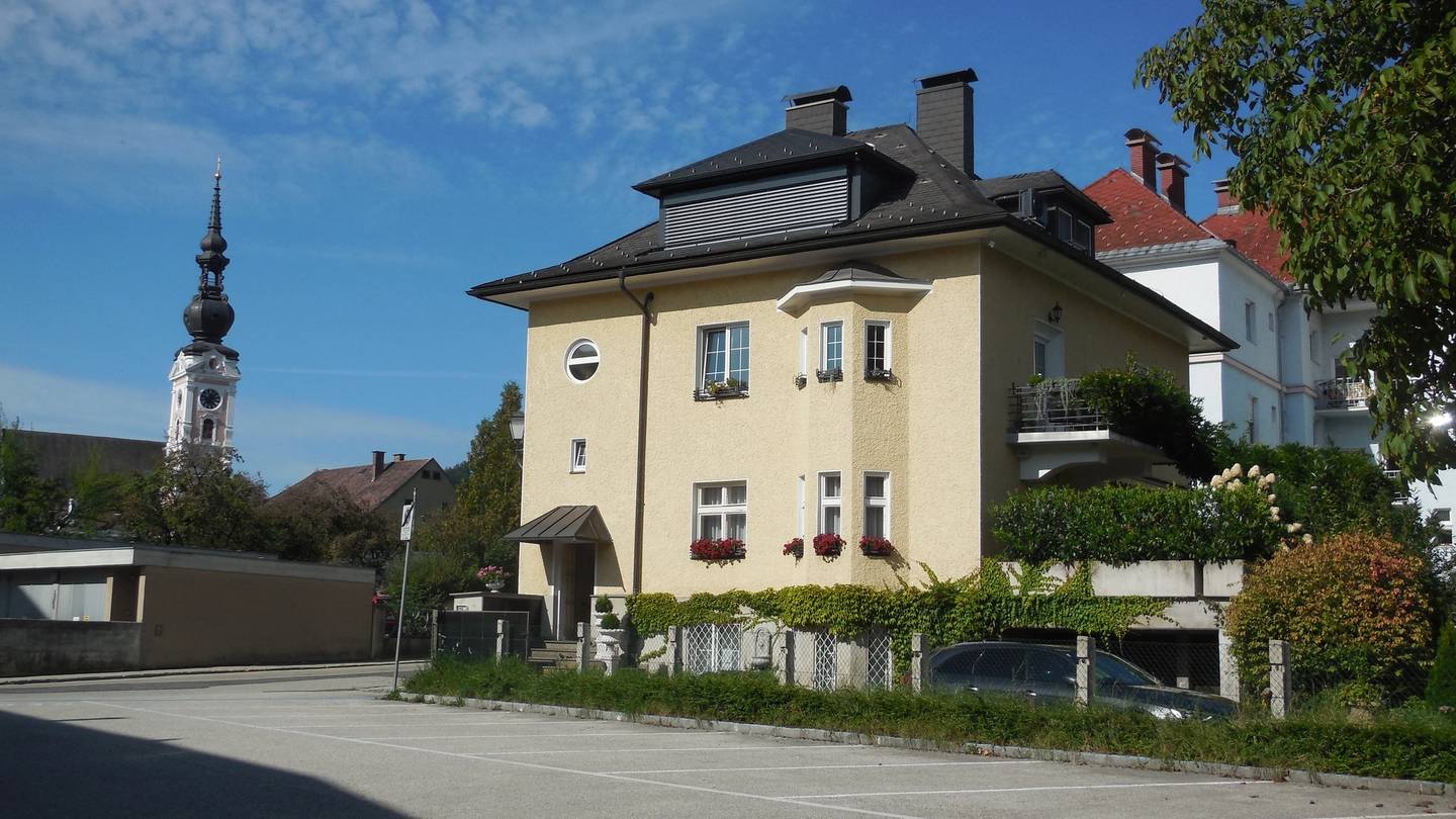 Stadtvilla zentral mit Doppelgarage und Garten Anlegerwohnung