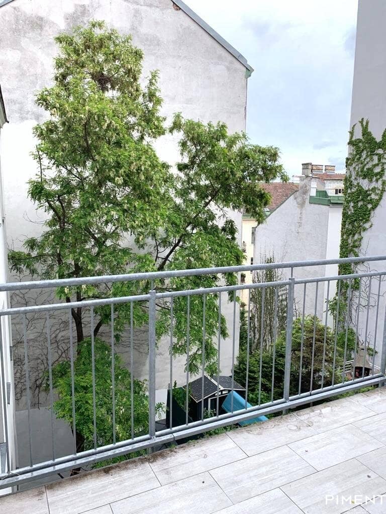 Shared flat apartment with balcony in the 9th between Franz-Josefs-Bahnhof and U6