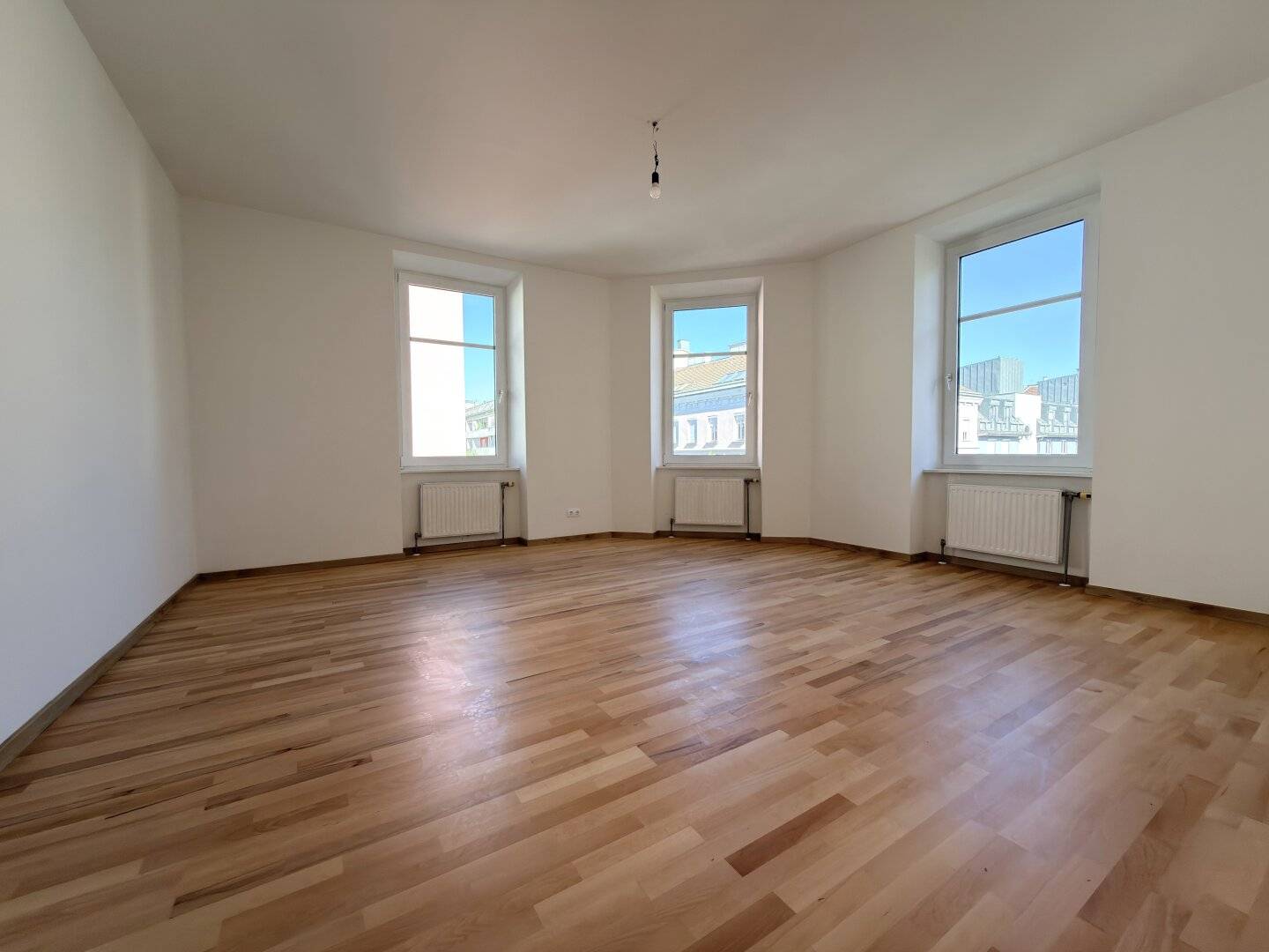 2-room apartment after complete renovation on the 3rd floor with elevator - quiet location - also suitable for letting – plenty of space for individual living ideas
