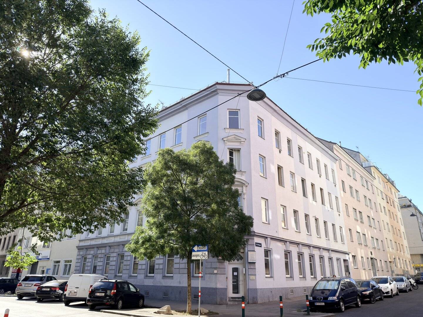 2-room apartment after complete renovation on the 3rd floor with elevator - quiet location - also suitable for letting – plenty of space for individual living ideas