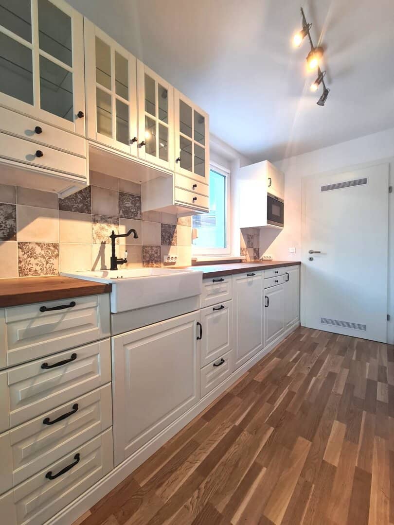 Beautiful maisonette apartment with roof terrace, garden and carport
