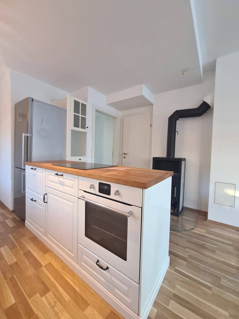 Beautiful maisonette apartment with roof terrace, garden and carport