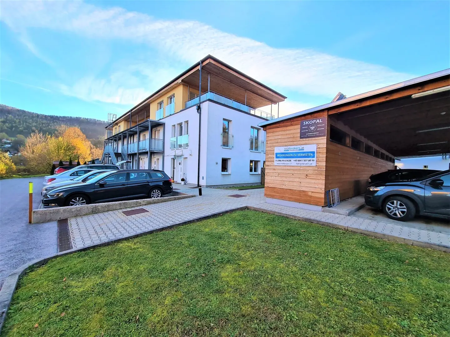Wundeschöne Maisonettenwohnung mit Dachterrasse, Garten und Carport!