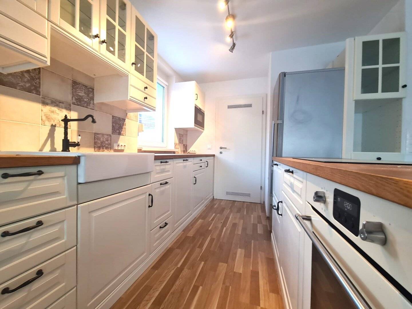 Beautiful maisonette apartment with roof terrace, garden and carport