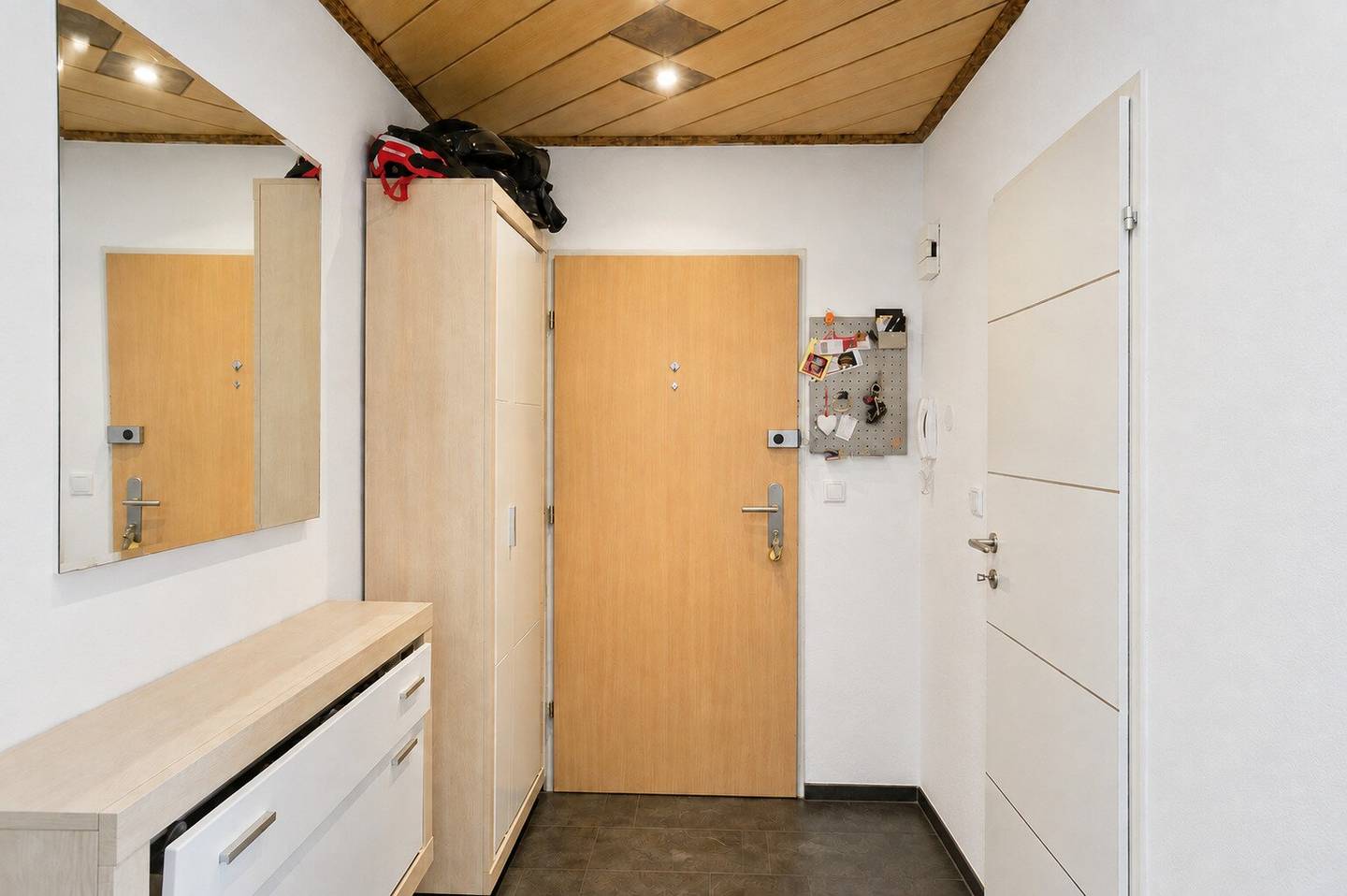 Top renovated 4-room apartment with panoramic view