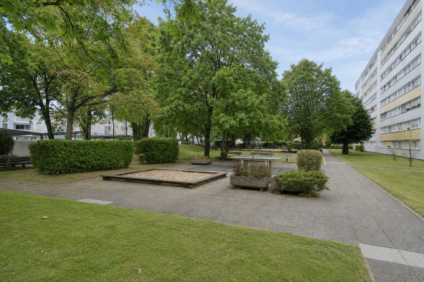 Top renovated 4-room apartment with panoramic view