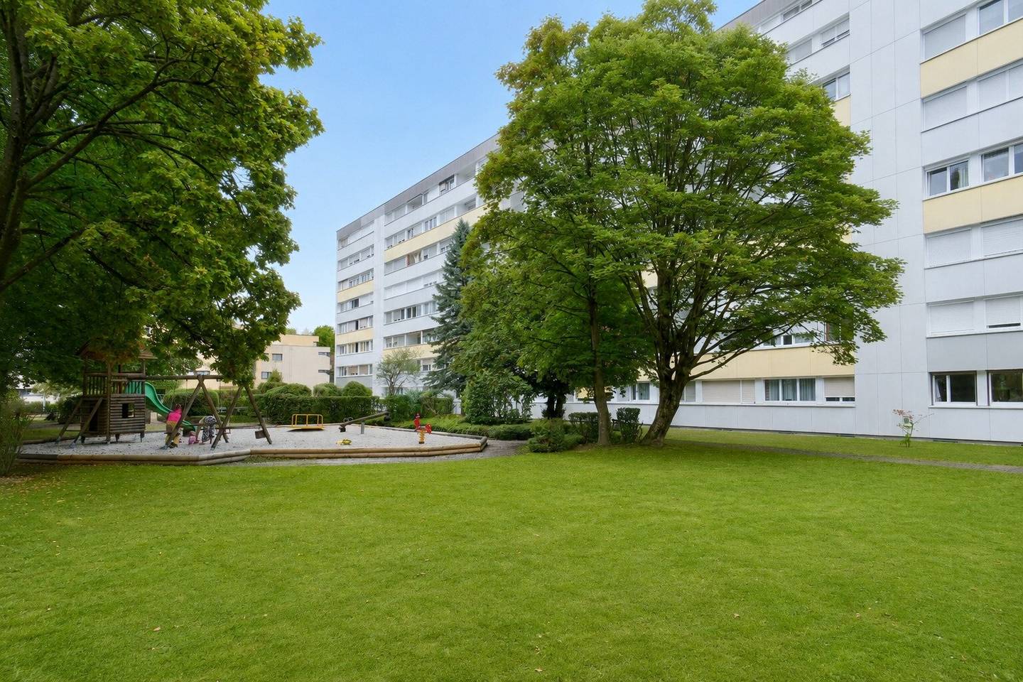 Top renovated 4-room apartment with panoramic view