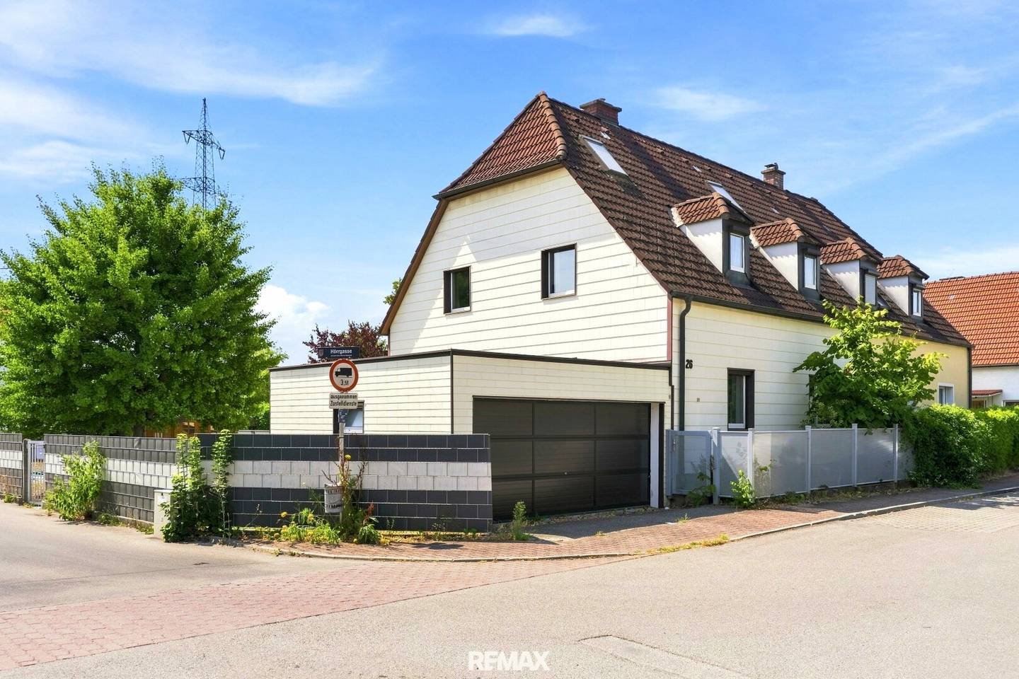 DHH mit großem Garten und zwei getrennten Wohneinheiten - Mehrfamilienhaus