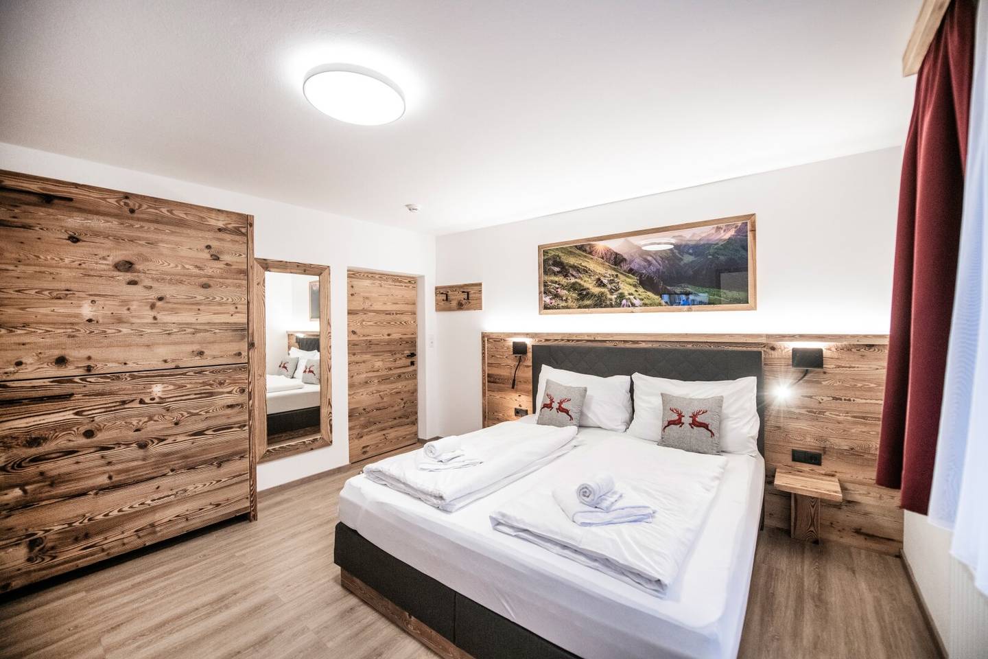 ATTENTION! Exclusive 5-room holiday apartment directly at the ski lift in Fügen/Zillertal
