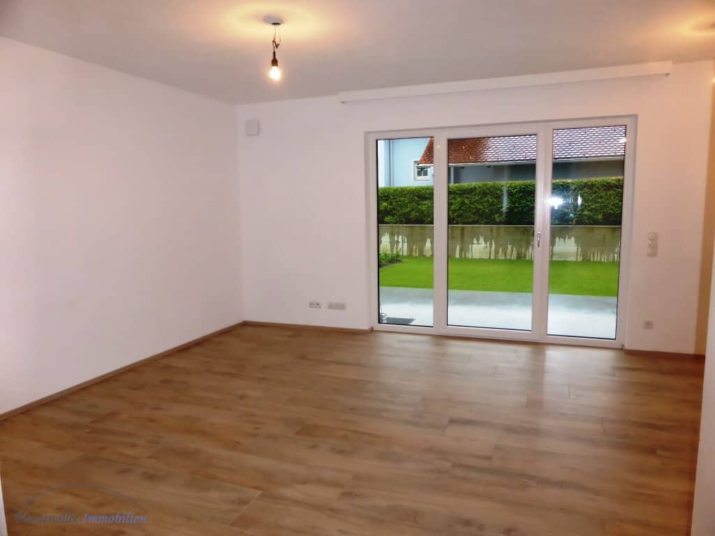 COMMISSION-FREE - RENT GLANEGG: Beautiful 54 m² 2-room garden apartment with approx. 60 m² southwest garden