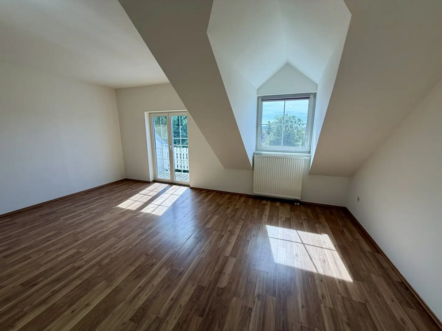 Bright 3-room apartment with south-facing balcony and parking space in Gallbrunn – comfort guaranteed!