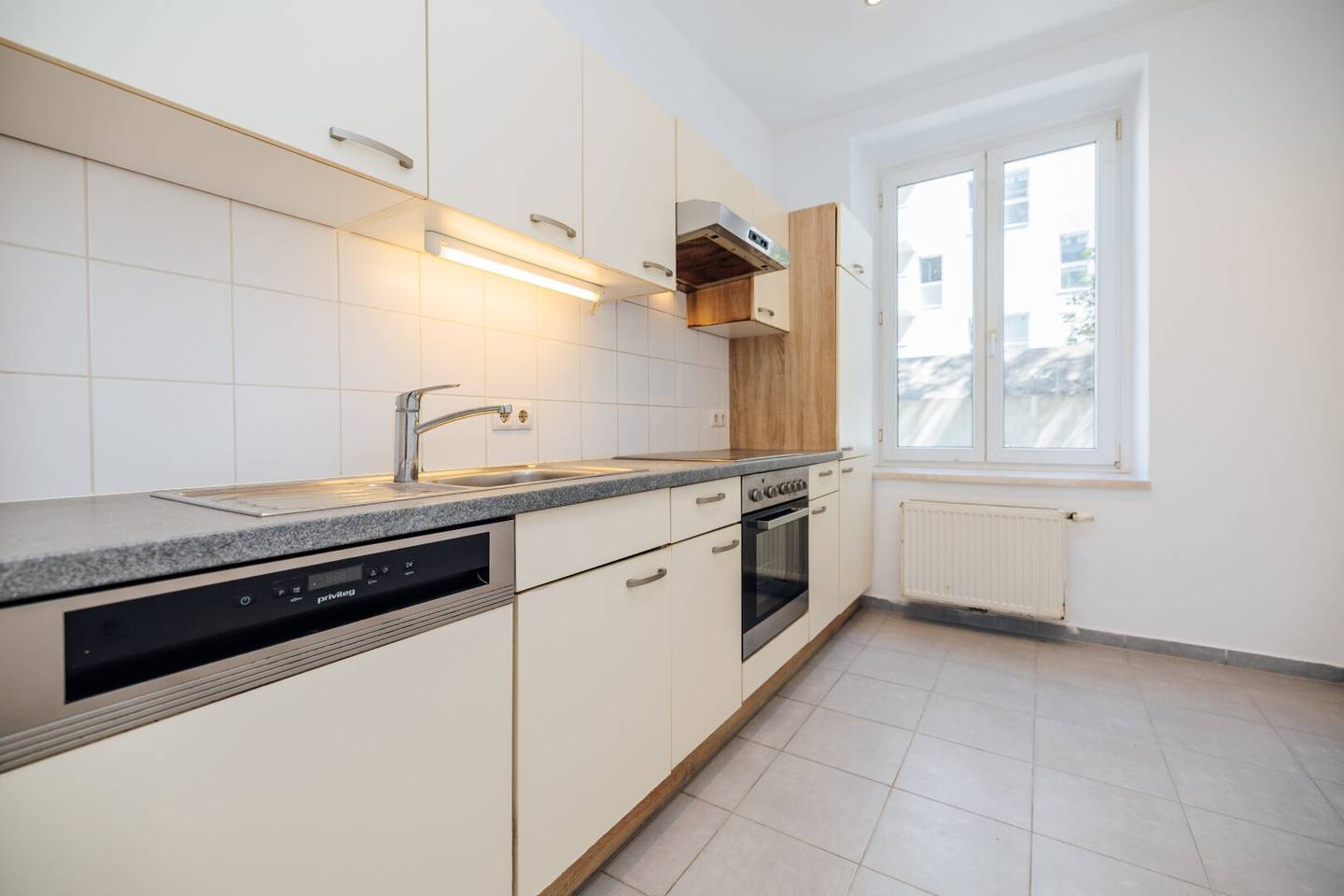 MAIN TRAIN STATION I 3 ROOMS I GROUND FLOOR I FLATSHARE SUITABLE I PETS ALLOWED I ELEVATOR I FITTED KITCHEN I CELLAR
