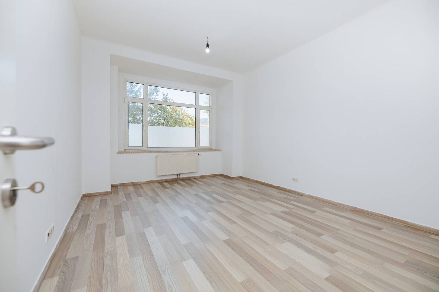MAIN TRAIN STATION I 3 ROOMS I GROUND FLOOR I FLATSHARE SUITABLE I PETS ALLOWED I ELEVATOR I FITTED KITCHEN I CELLAR