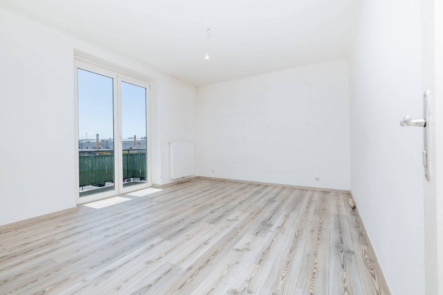Near Central Station I South-Facing Balcony I Very Bright I Renovated I 3rd Floor with Lift I Cellar I Projekt Wohnen I