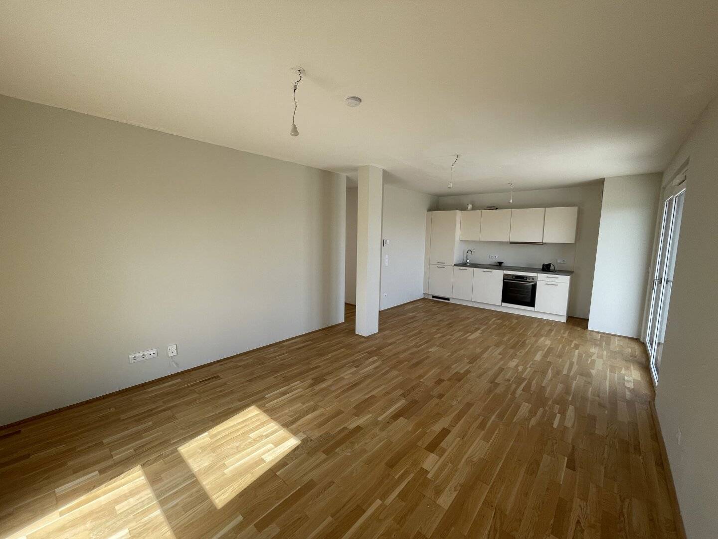Large terrace: 3-room new build available immediately