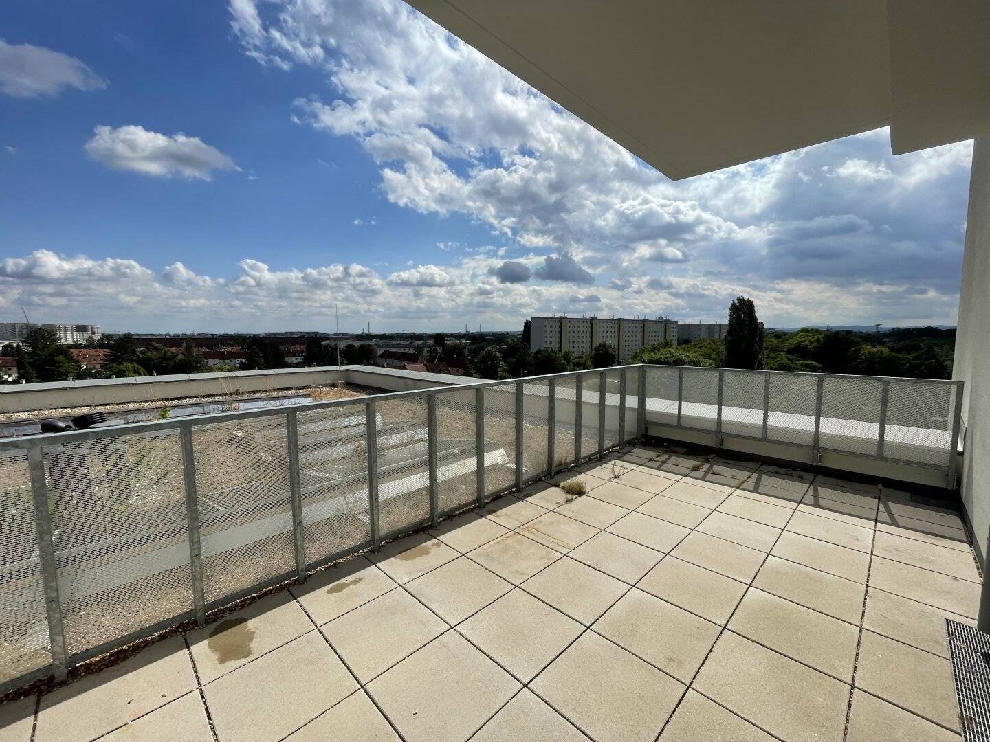 Large terrace: 3-room new build available immediately