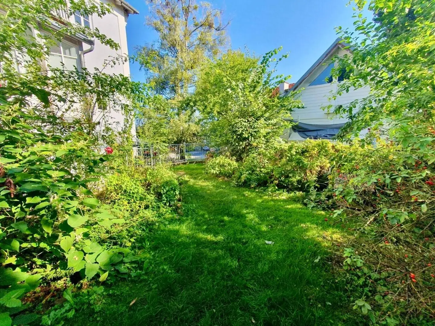 Traumhafte Grünlage in Geidorf: Liebevolle Wohnung mit Terrasse, Garten &amp; Parkplatz