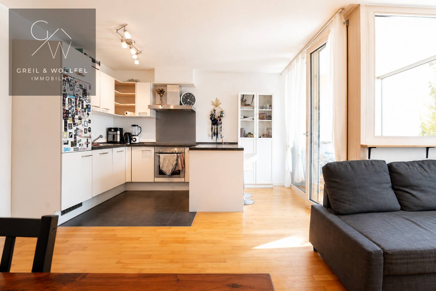 Modernized Wohnung with balconies and good connections