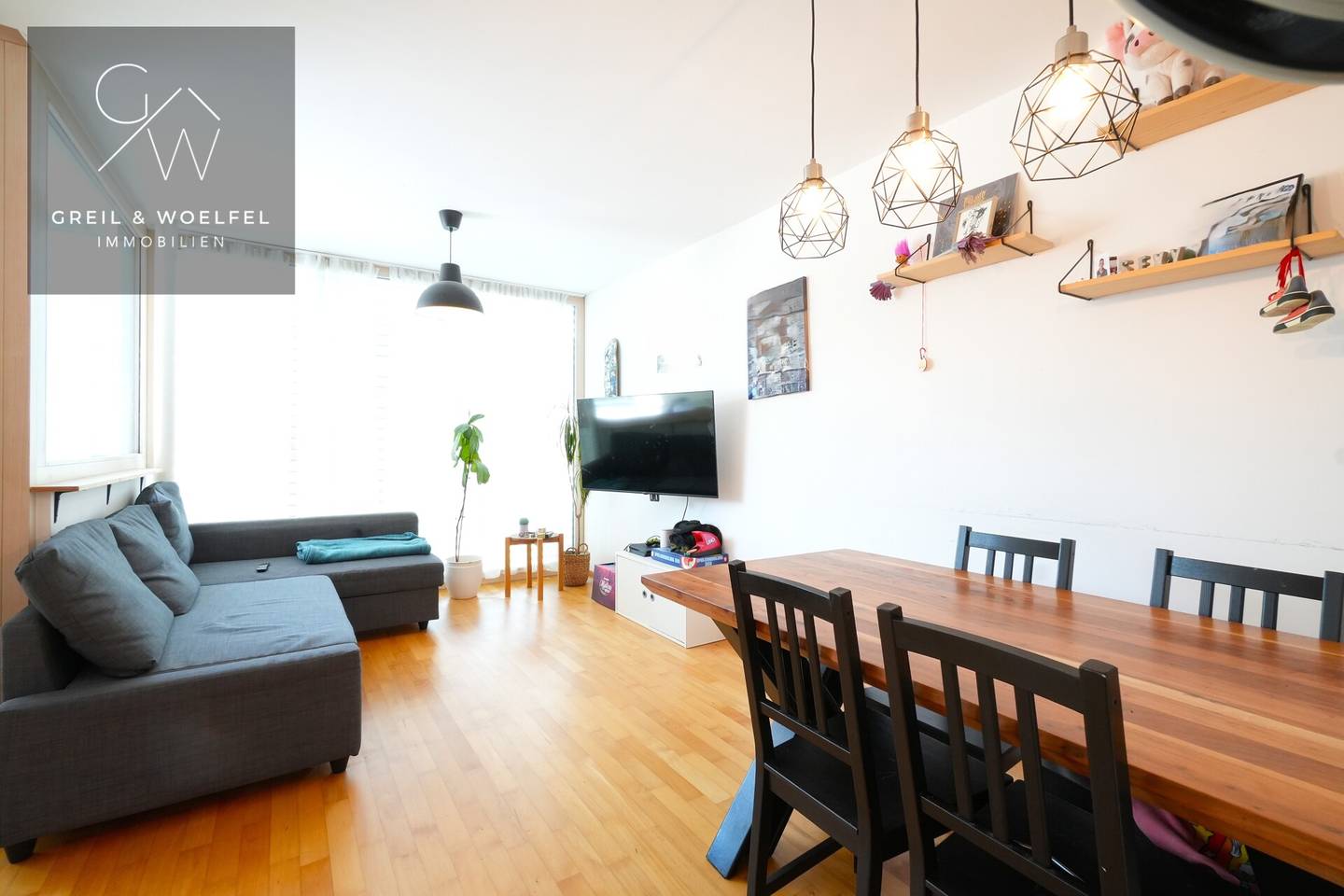 Modernized Wohnung with balconies and good connections