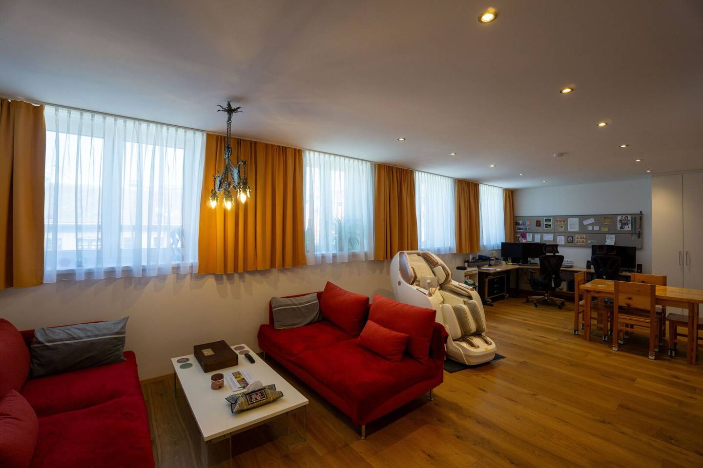 Wohnen mit Blick auf die Gloriette – 252 m² Dachgeschoß, drei Ebenen, zwei Freiflächen