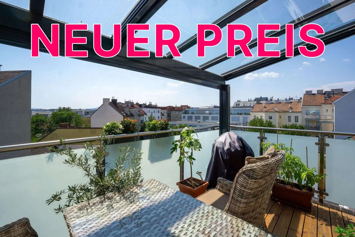 Living with a view of the Gloriette – 252 m² attic apartment, three levels, two outdoor areas
