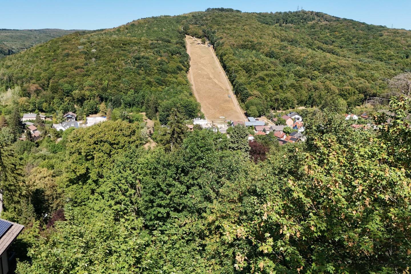 2.008 m² building plot with approved semi-detached house project in Augustinerwald