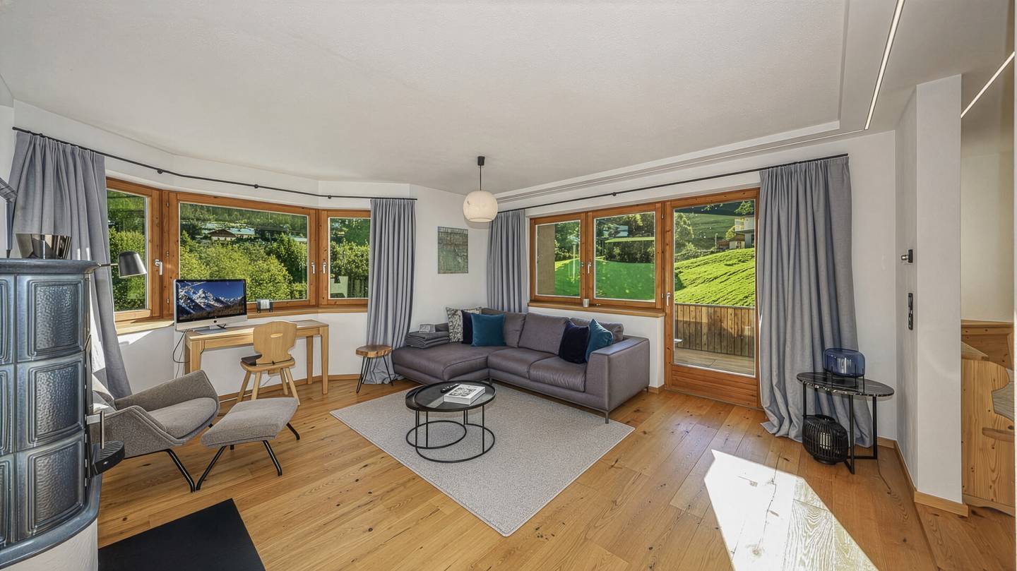 Bright apartment with fireplace and mountain view
