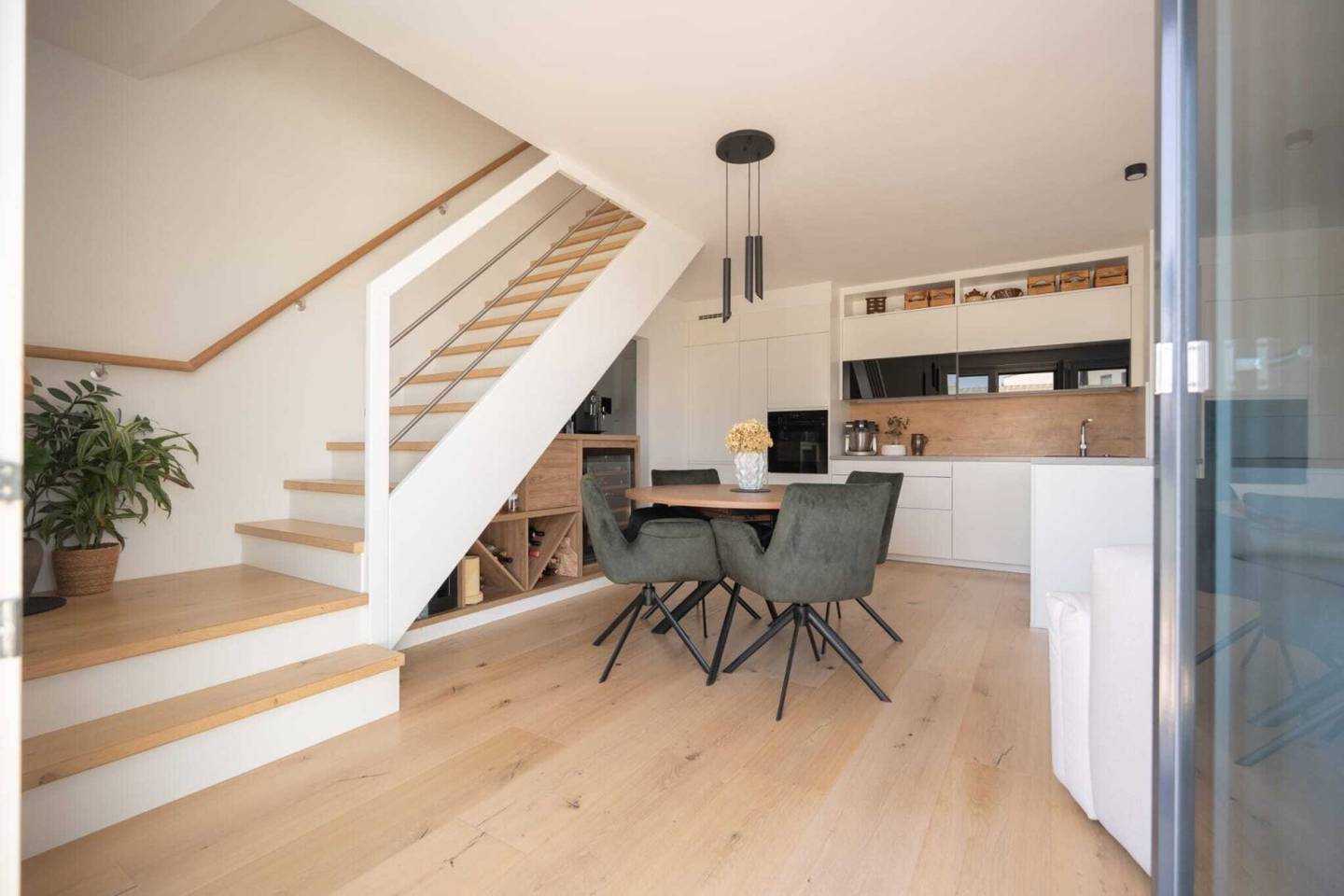 Holiday feeling | Roof terrace with pergola, garden and private access to the rooftop pool | Family-friendly complex | DAN kitchen l Underground parking