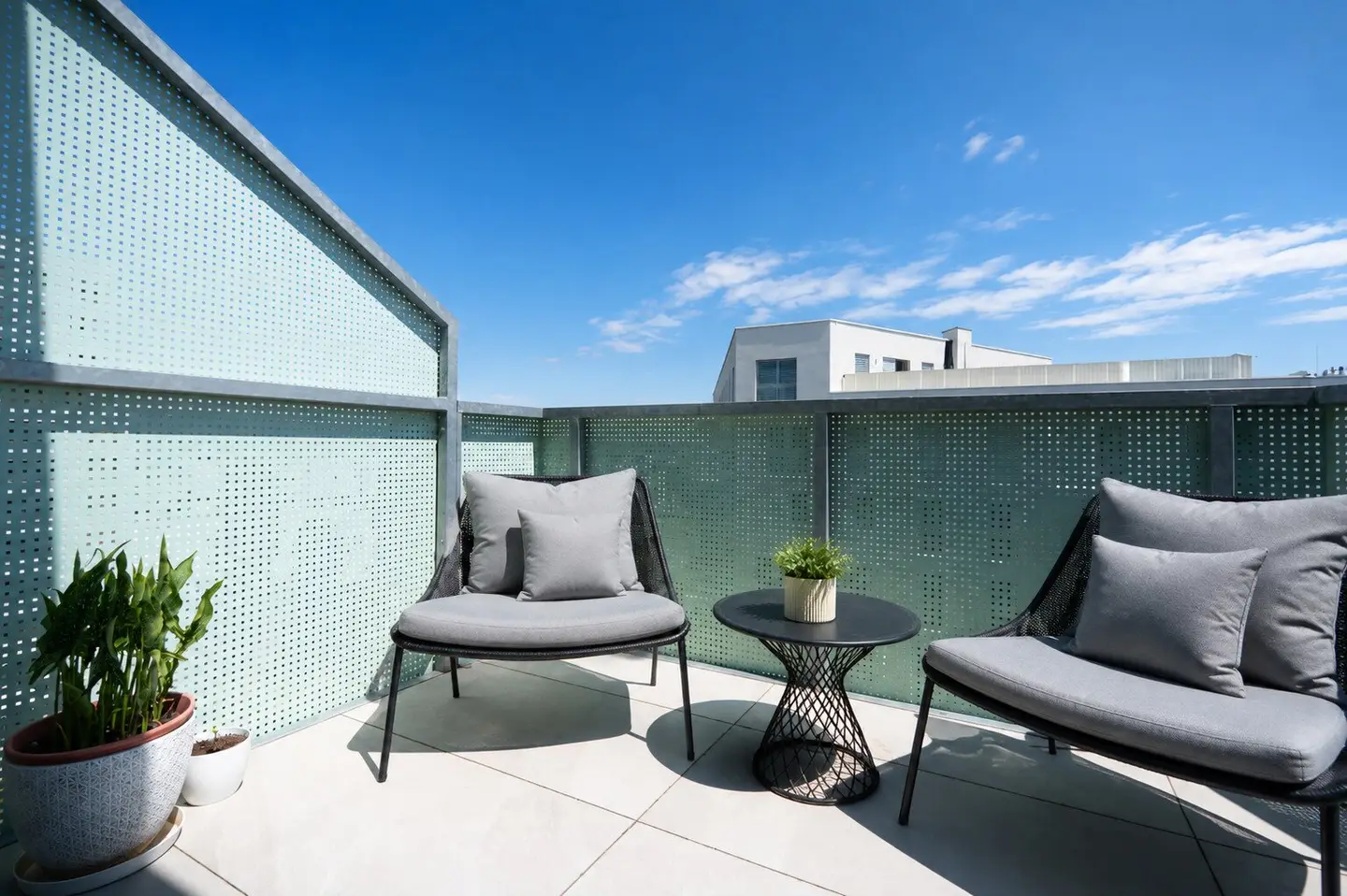 STARK PREISREDUZIERT | Dachterrasse m. Pergola, Garten u. privaten Zugang zum Rooftop-Pool | Familienfreundliche Anlage | DAN Küche l Tiefgarage