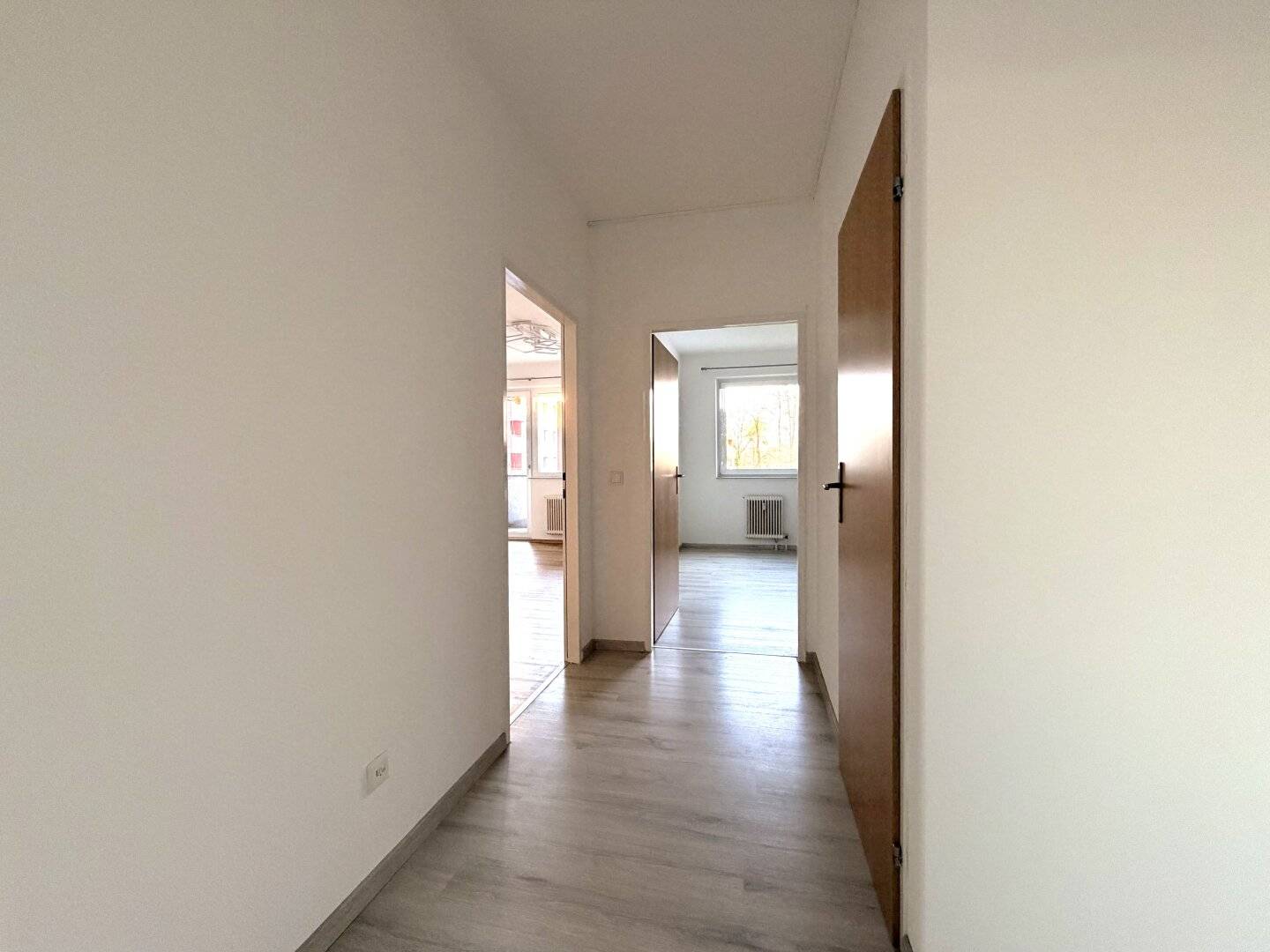 Practical 2-room apartment with loggia, parking space &amp; good connections
