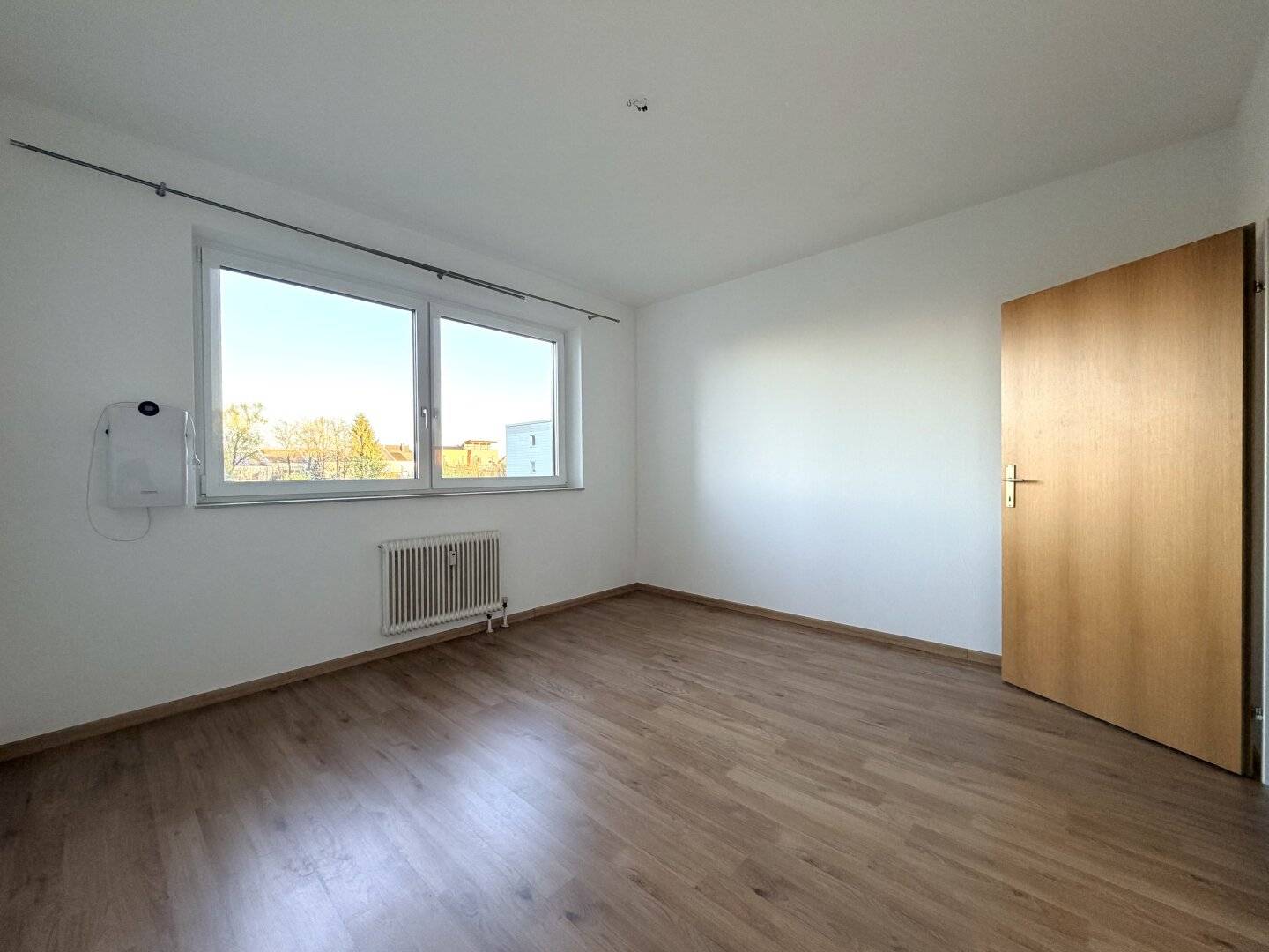 Practical 2-room apartment with loggia, parking space &amp; good connections