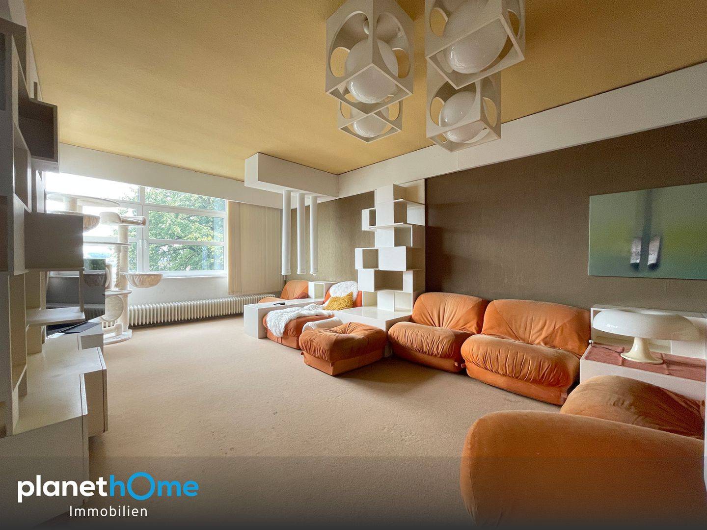 Bright family apartment with unobstructed distant view