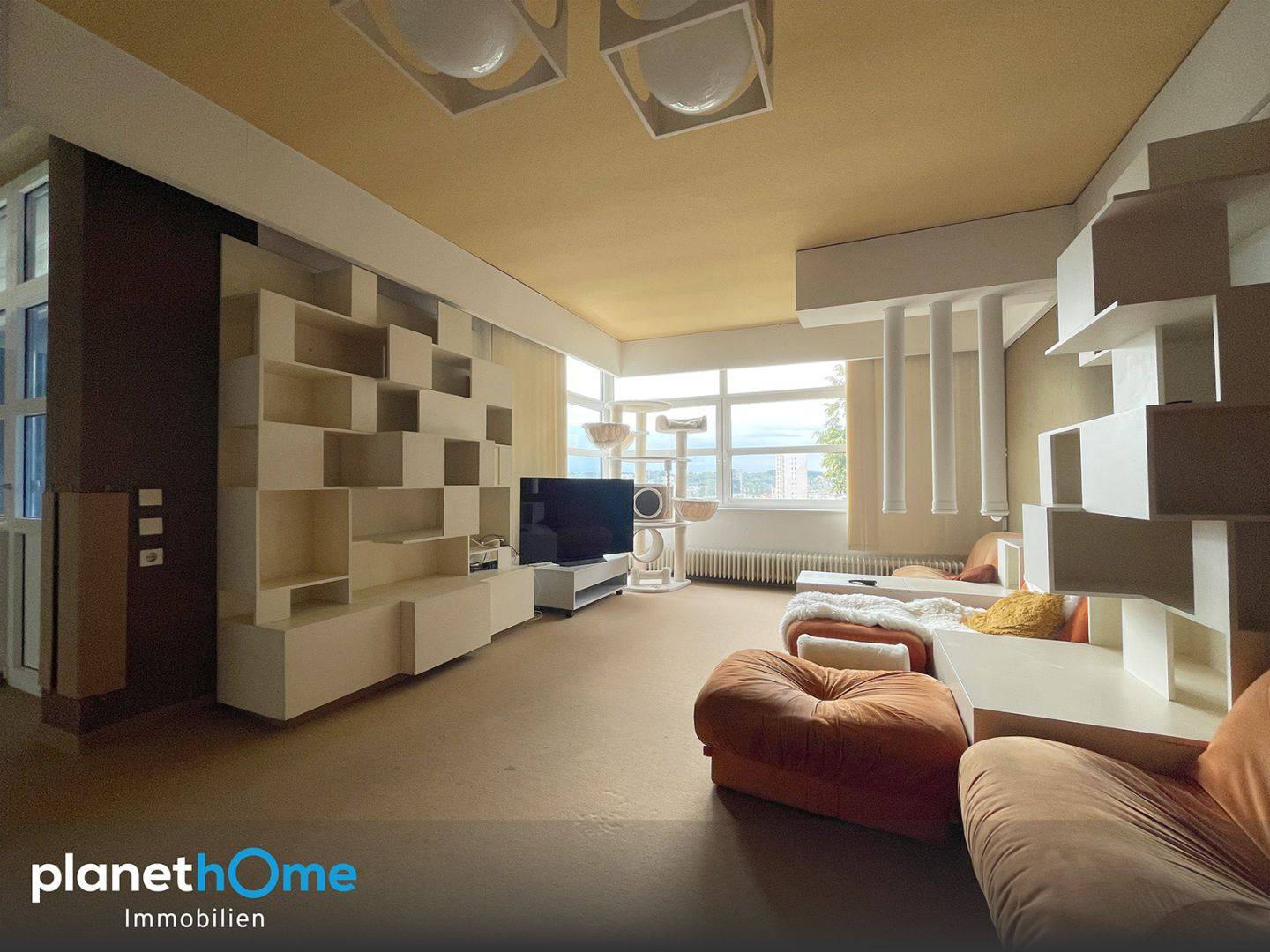Bright family apartment with unobstructed distant view