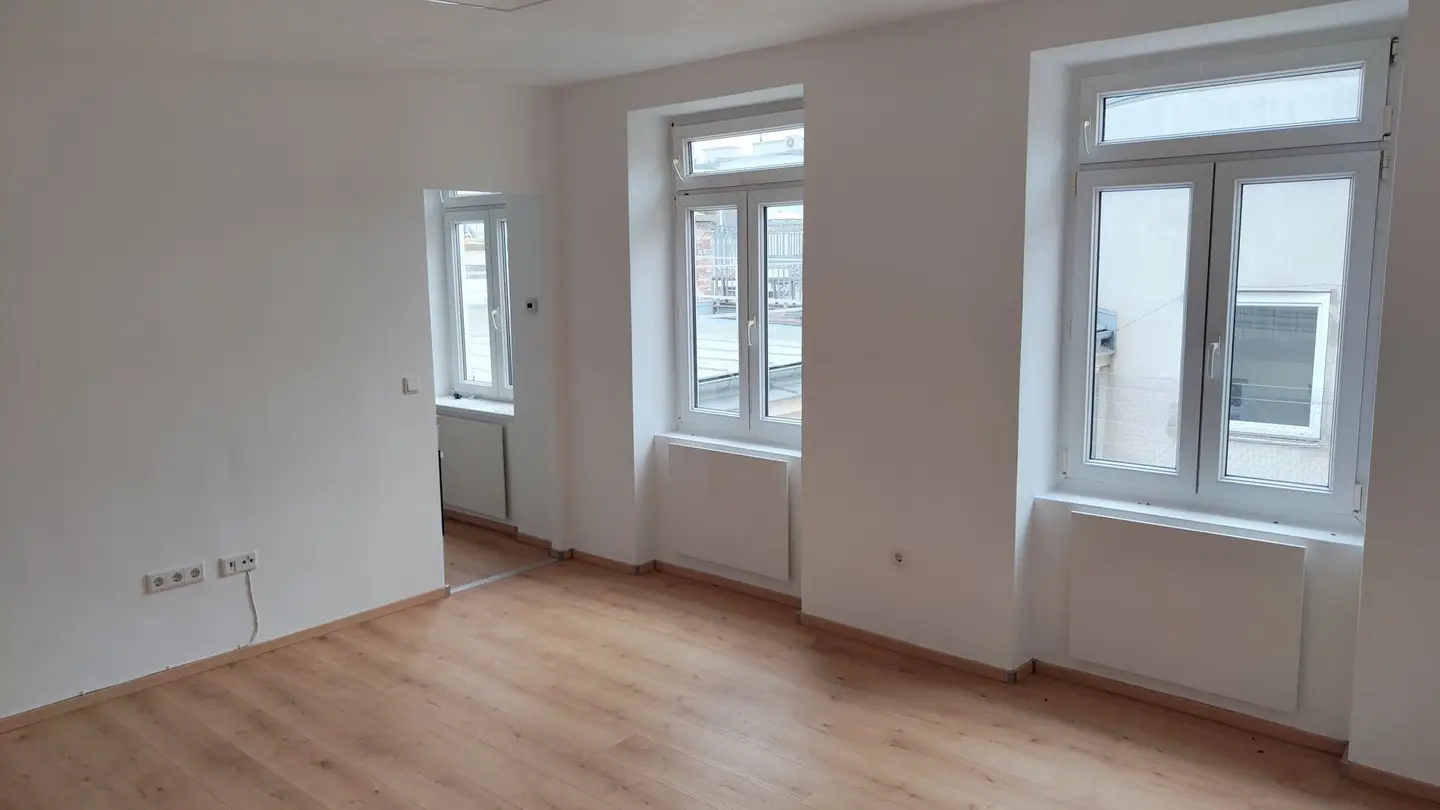 Kompakte Dachgeschoß-Einheit mit eigener Dachterrasse
