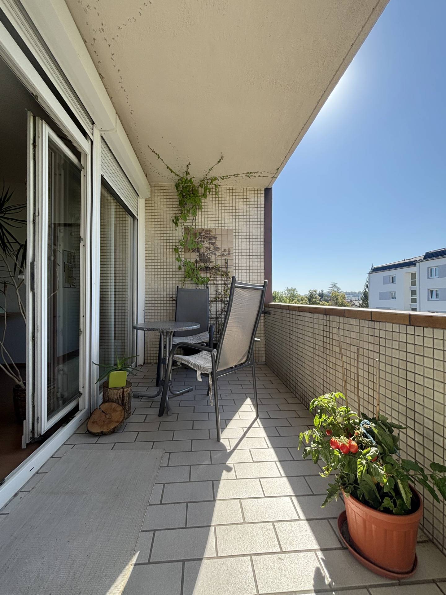 Großzügige Wohnung mit Loggia und eigenem Garagenstellplatz