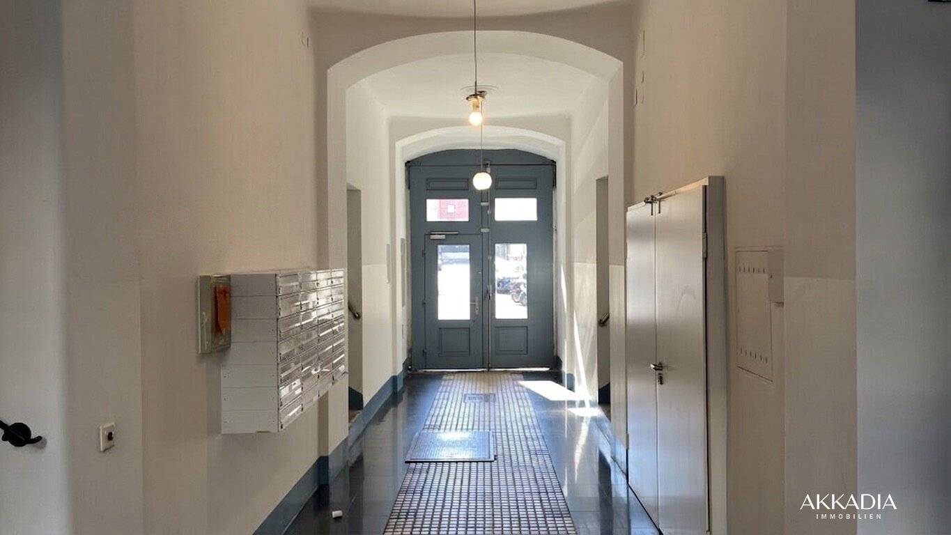 Compact old building apartment in Mariahilf – rented for a fixed term