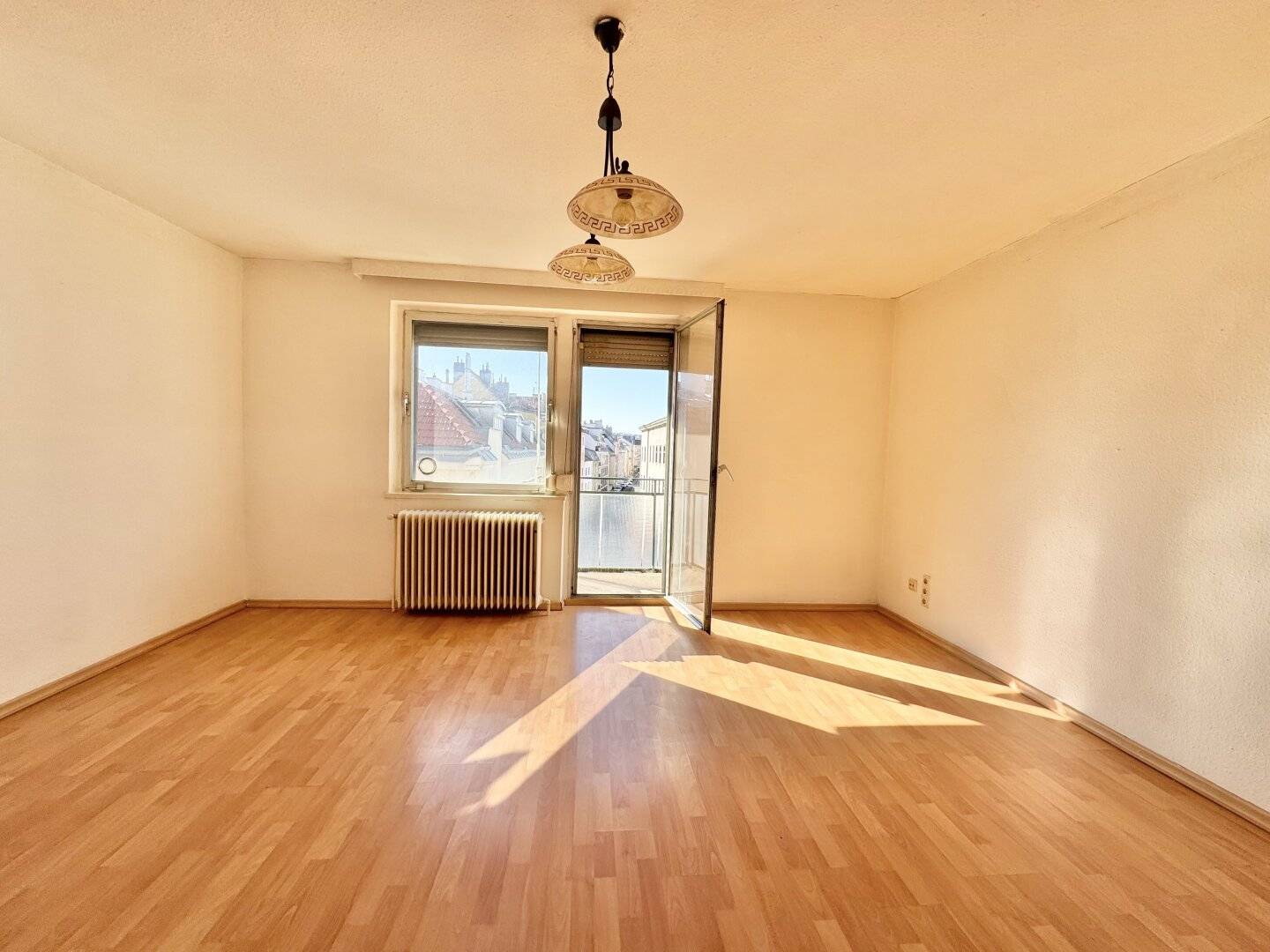FREE RENT - SMART 1 ROOM + BALCONY NEAR MEIDLINGER MARKT + U6