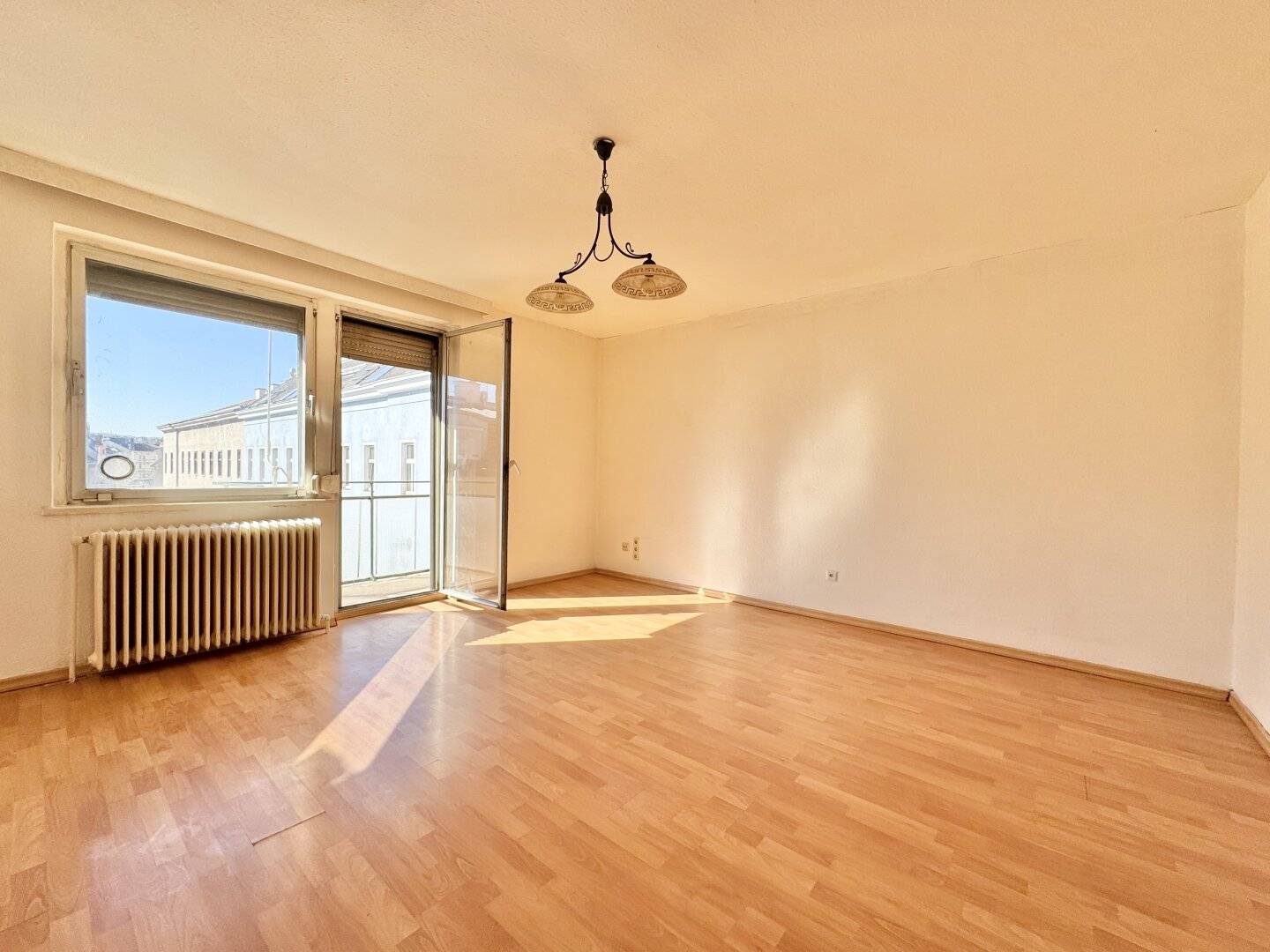 FREE RENT - SMART 1 ROOM + BALCONY NEAR MEIDLINGER MARKT + U6