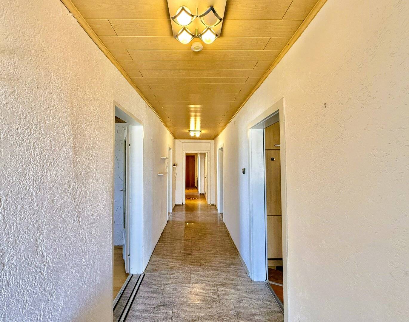 MEHR PLATZ FÜRS LEBEN | Großzügiges Bauernhaus | 3 Wohneinheiten | Teilsaniert | Garten | Terrasse | 4 Garagen