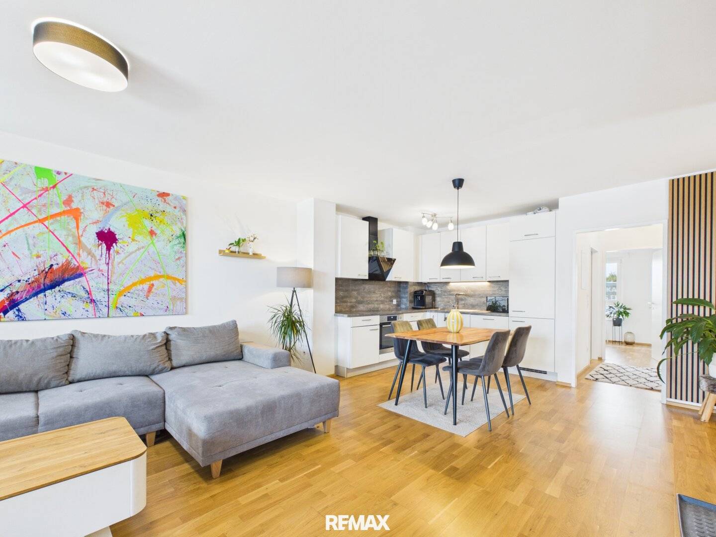 Beautiful 3-room apartment with loggia and 2 bathrooms, only 3 bus minutes from U1 Leopoldau