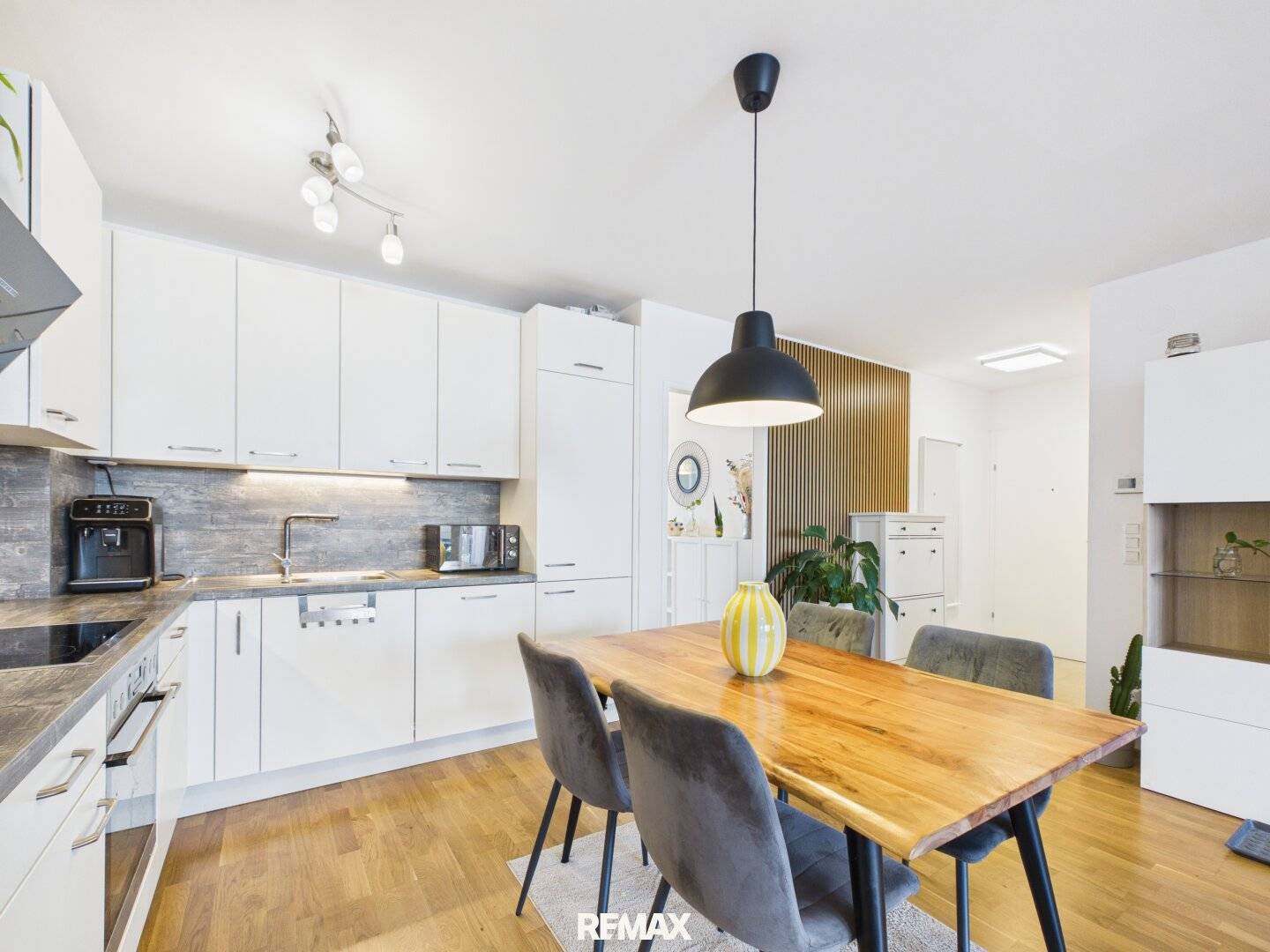 Beautiful 3-room apartment with loggia and 2 bathrooms, only 3 bus minutes from U1 Leopoldau