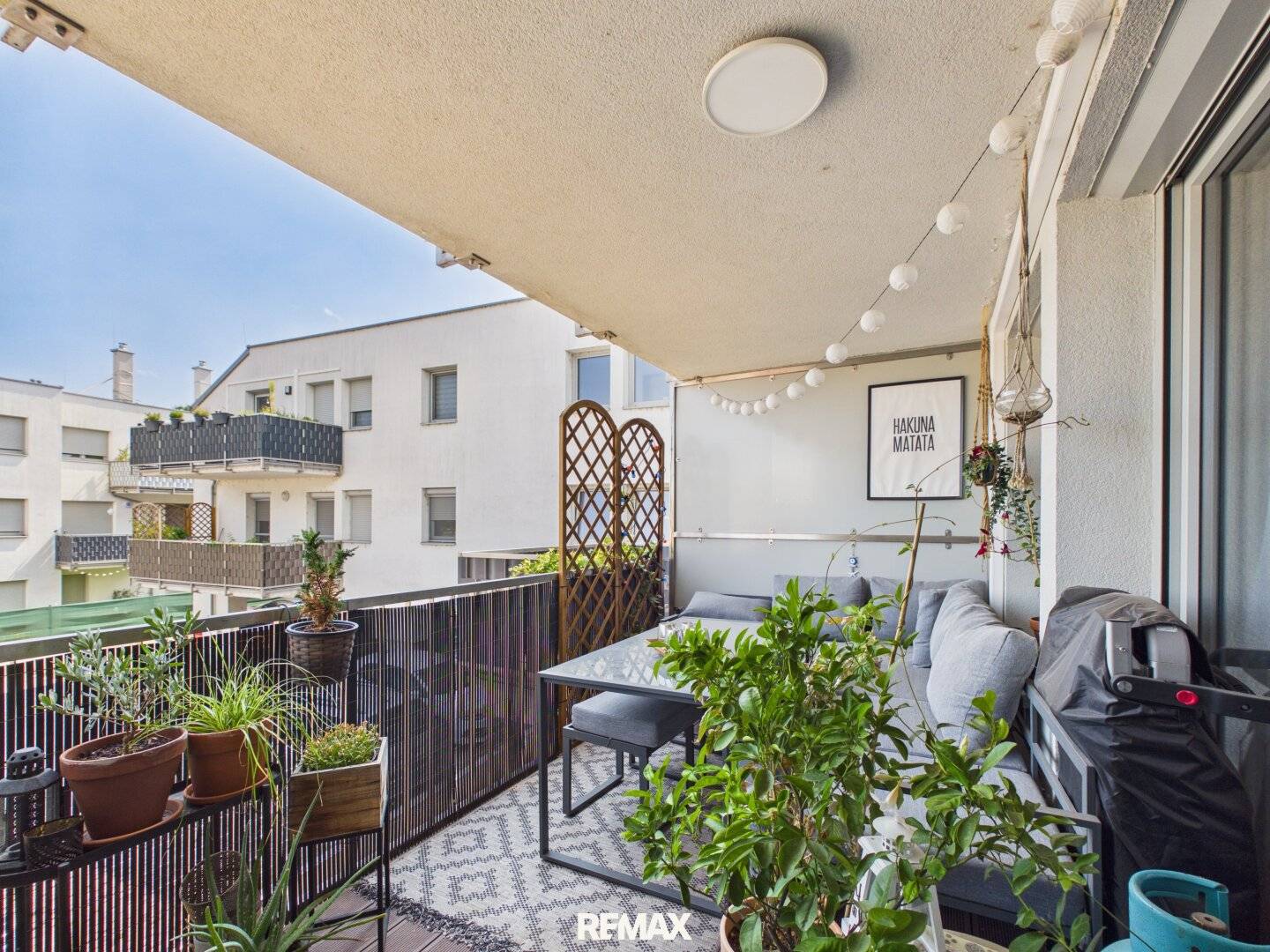 Beautiful 3-room apartment with loggia and 2 bathrooms, only 3 bus minutes from U1 Leopoldau