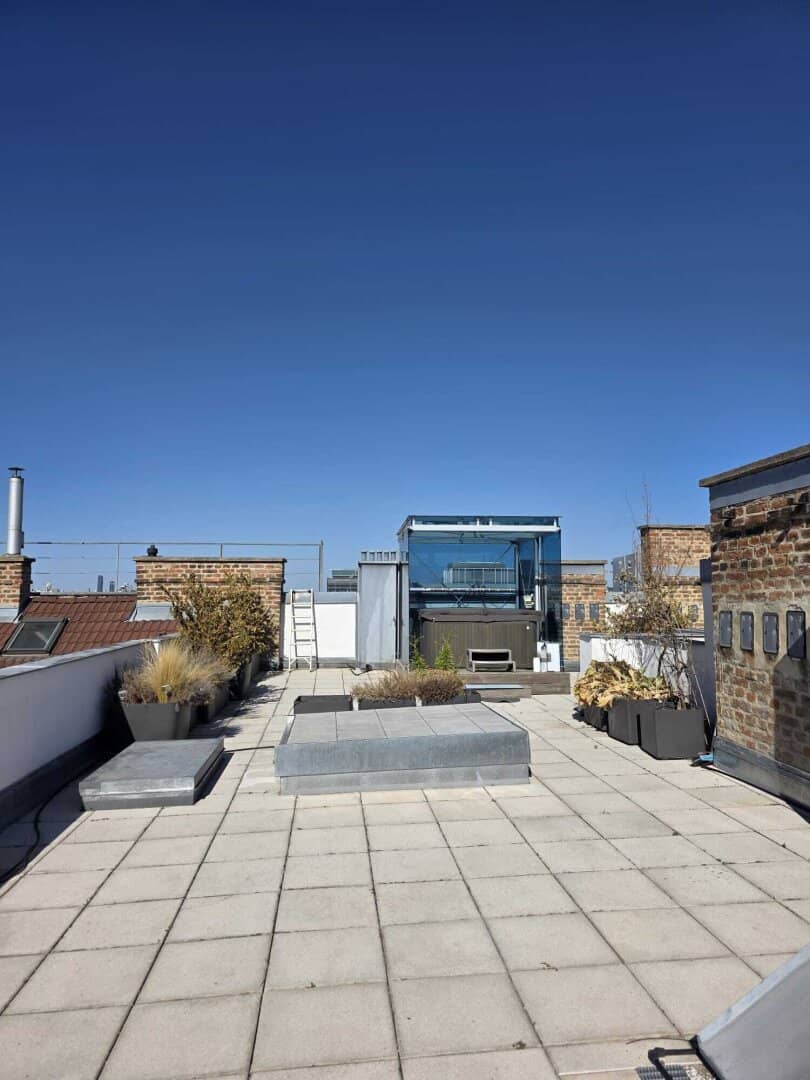 Dachterrasse mit Whirlpool &amp; Fernblick | 130 m² | unbefristet