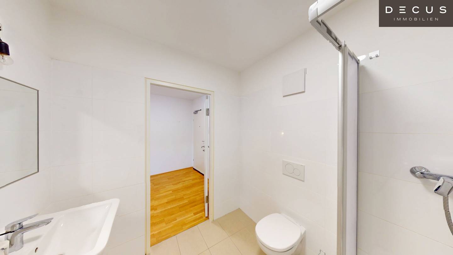 NEAR CENTRAL STATION | AIR CONDITIONED | ROOFTOP TERRACE | MAISONETTE