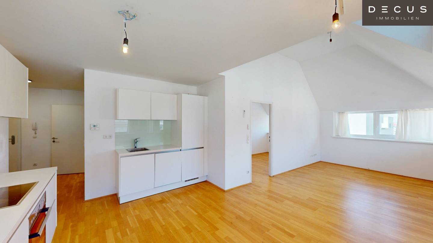 NEAR CENTRAL STATION | AIR CONDITIONED | ROOFTOP TERRACE | MAISONETTE
