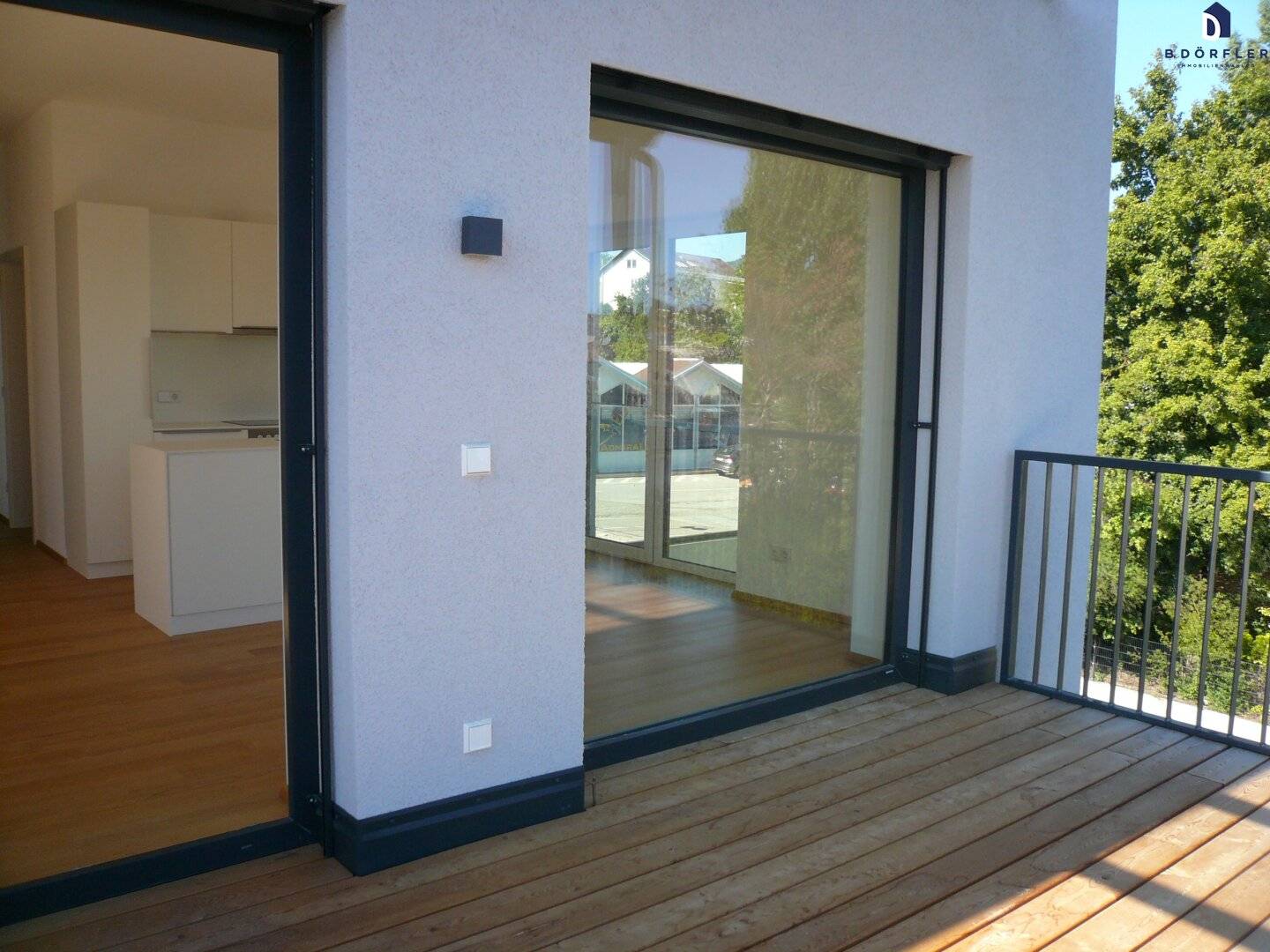 High-quality terrace rental apartment in architect-designed house