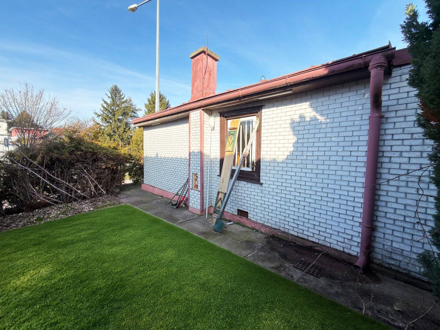 Plot with existing old building – potential for new residential ideas