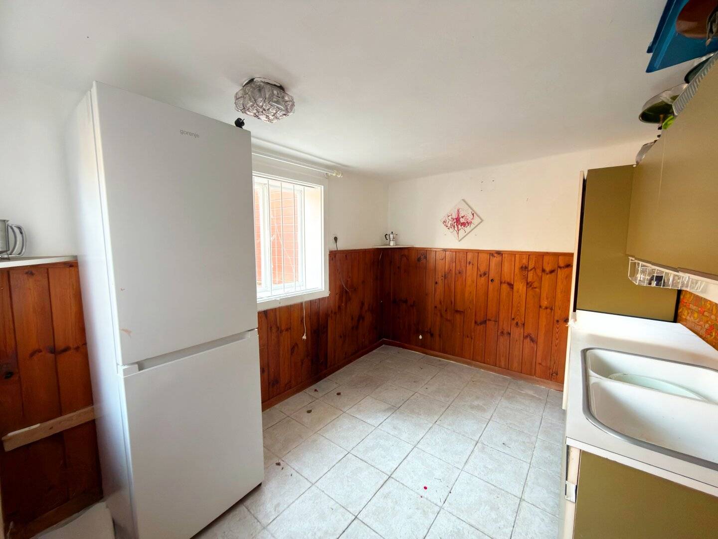 Plot with existing old building – potential for new residential ideas