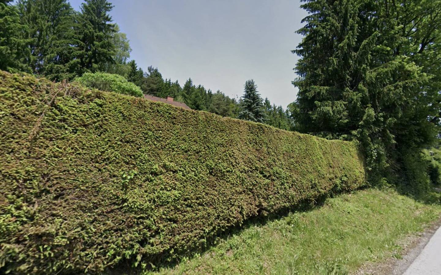 Bereit für Ihr neues Zuhause – Baugrundstück ca.858m2 mit Gartenhütte &amp; Heckenbestand!!